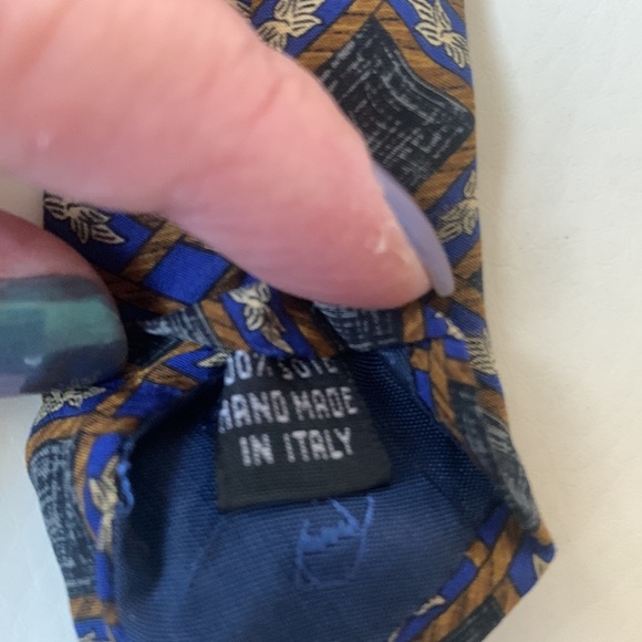 Valentino 100% Silk Tie - Picture 6 of 6